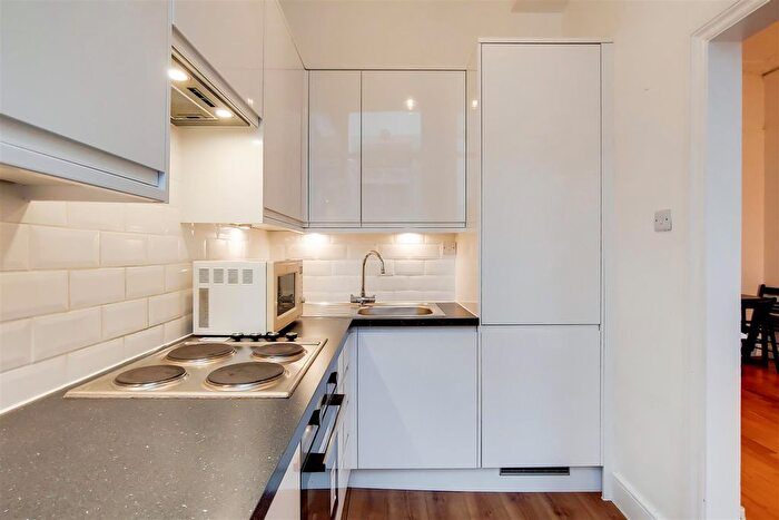 2 Bedroom Flat To Rent In Fairholme Road, London, W14