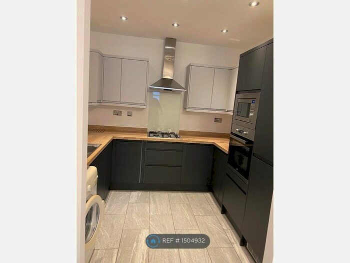 2 Bedroom Flat To Rent In Three Rivers House, Truro, TR1