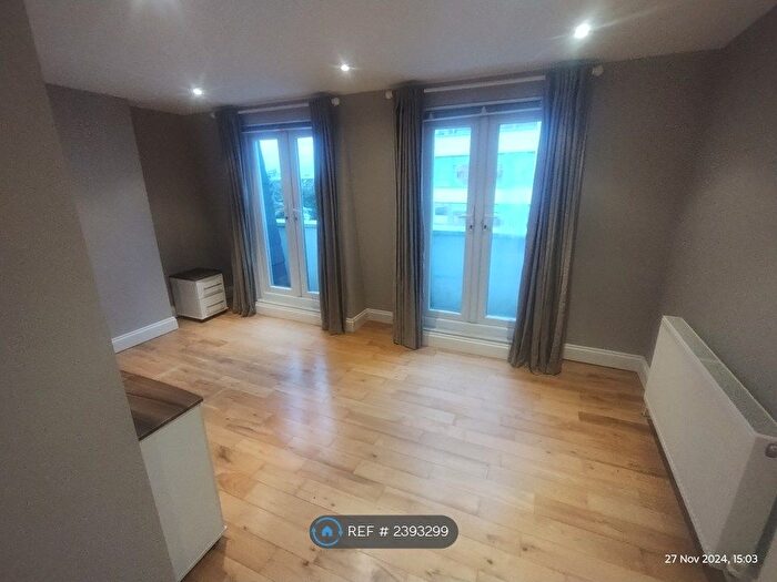4 Bedroom Maisonette To Rent In Lots Road, London, SW10