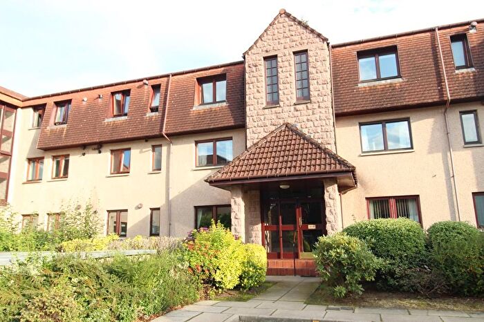2 Bedroom Flat To Rent In Macaulay Drive, Aberdeen, Ab, AB15