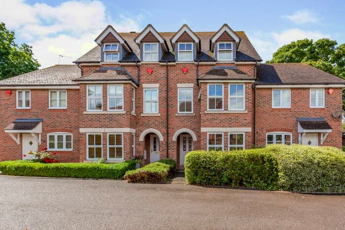 4 Bedroom Town House To Rent In Elton Close, OX3