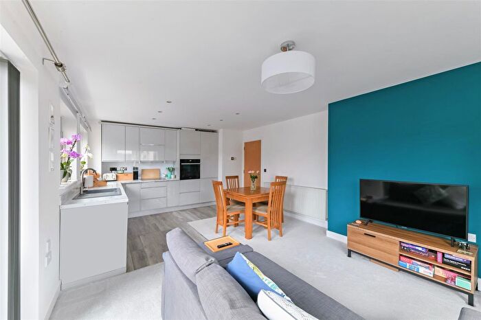 2 Bedroom Flat For Sale In Canalside, Watercolour, Redhill, RH1