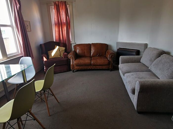 3 Bedroom Flat To Rent In Magdalen Road, Oxford, OX4