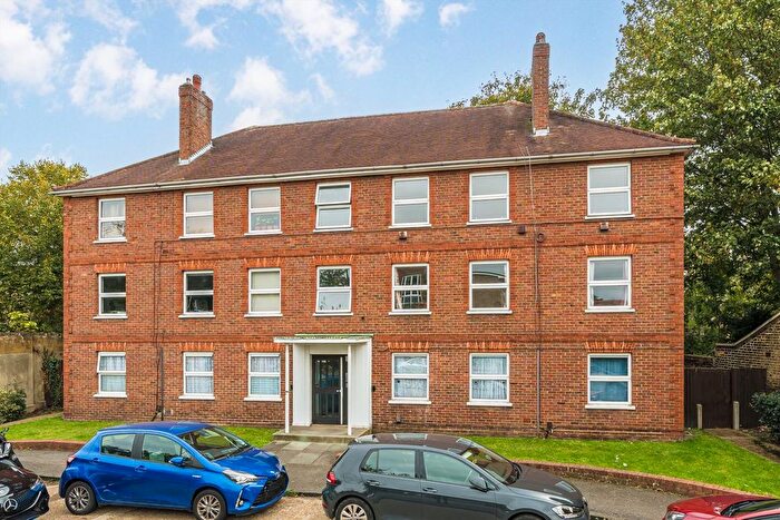 2 Bedroom Flat To Rent In Twickenham Road, Isleworth, TW7