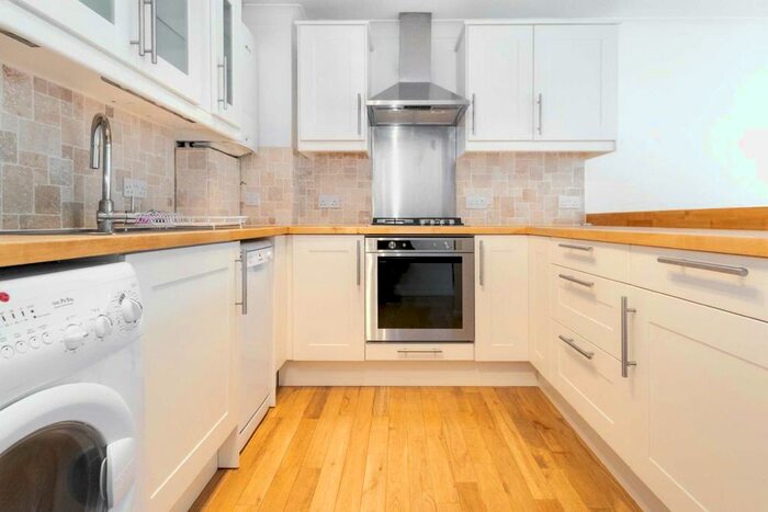 2 Bedroom Flat To Rent In Cedar Terrace, Richmond, TW9