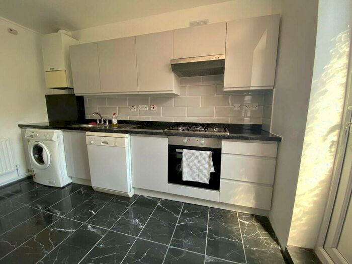 3 Bedroom Maisonette To Rent In Fairbridge Road, Islington, N19
