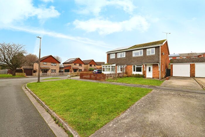 3 Bedroom Semi-Detached House For Sale In Burwood Close, Amesbury, Salisbury, SP4