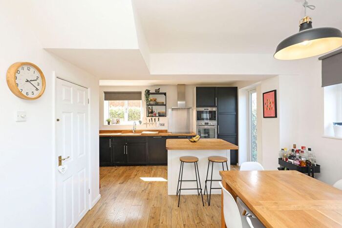 4 Bedroom Semi-detached House For Sale In Belvedere Close, Chesterfield, S40