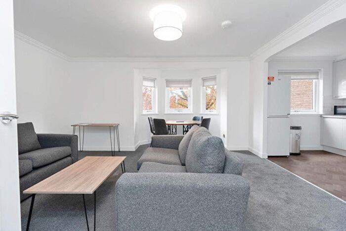 3 Bedroom Flat To Rent In Murrayfield Road, Edinburgh, EH12