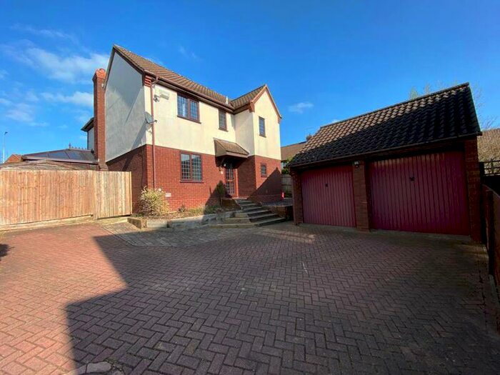 4 Bedroom Detached House To Rent In Barham Road, Stevenage, SG2