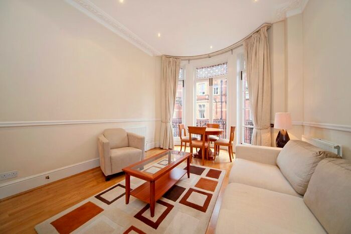 2 Bedroom Flat To Rent In Draycott Place, London, SW3