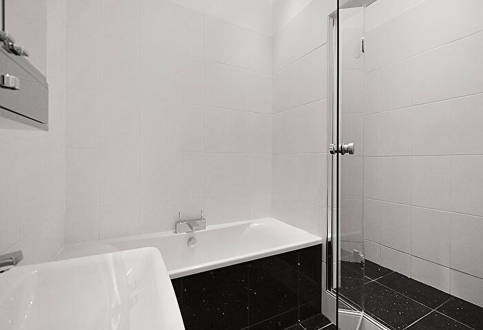 2 Bedroom Apartment To Rent In Redcliffe Square, SW10