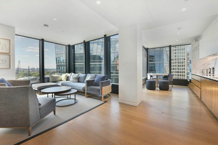 3 Bedroom Flat To Rent In Buckingham Gate, Westminster, SW1E