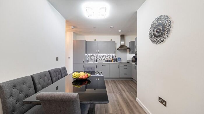 2 Bedroom Flat For Sale In Cranton Avenue, Hayes, UB3