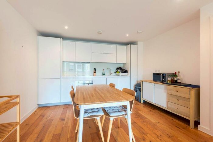 2 Bedroom Flat To Rent In Bramah Road, Oval, London, SW9