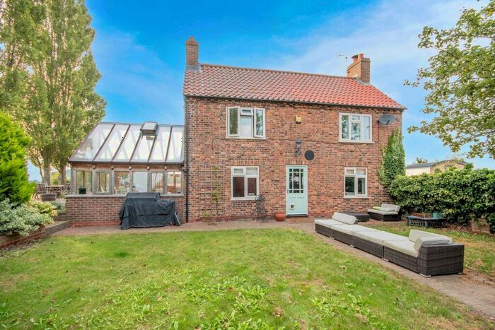 4 Bedroom Farm House For Sale In Cornley Road, Misterton, Doncaster, DN10