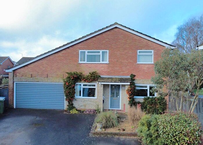 5 Bedroom Detached House For Sale In Cheviot Close, Newbury, RG14