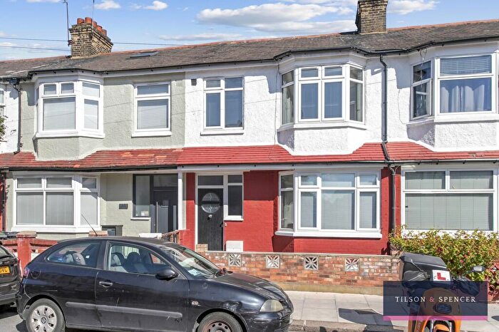 3 Bedroom Terraced House For Sale In Dowsett Road, London, N17