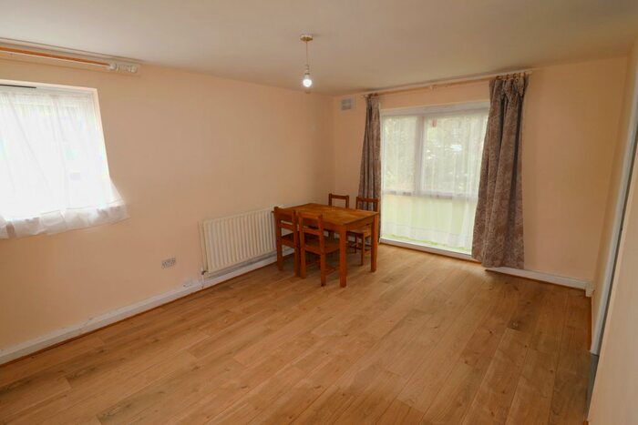 2 Bedroom Flat To Rent In Lynn Road, Ilford, IG2