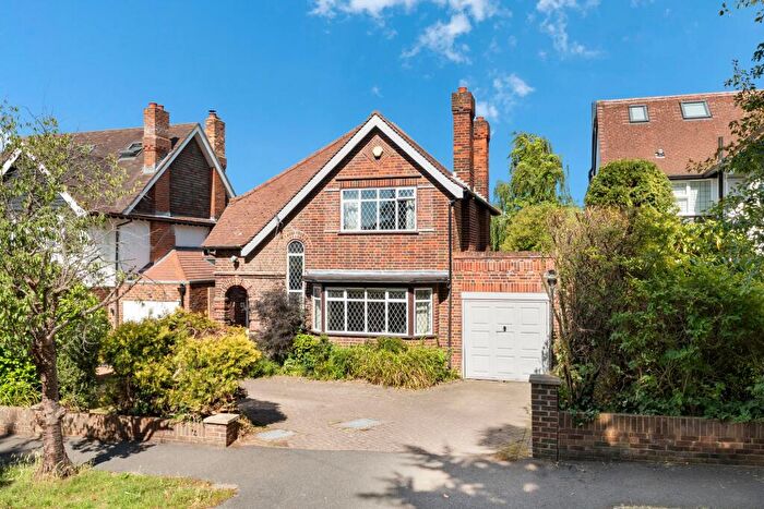 4 Bedroom Detached House For Sale In Hillcrest Gardens, Esher, KT10