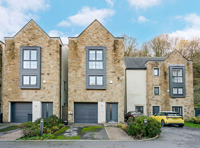 4 Bedroom Detached House For Sale In Vale Court, Ripponden, HX6