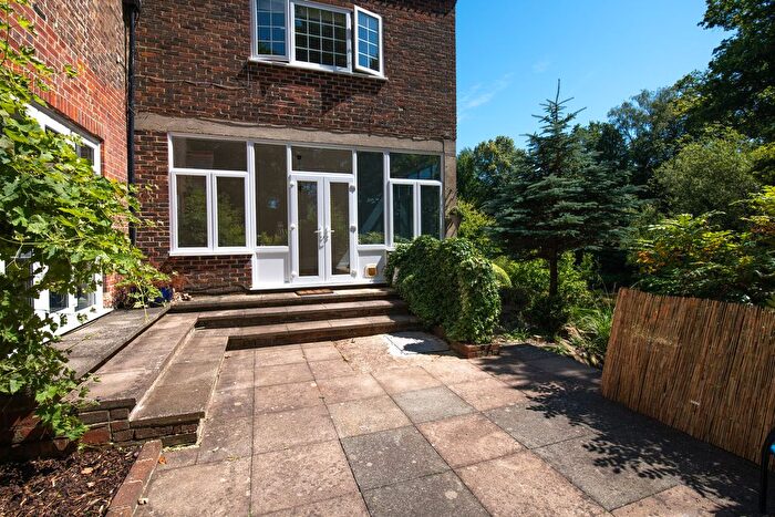 2 Bedroom Flat To Rent In Carlton Road, Godstone, RH9