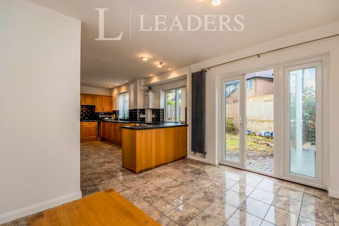 4 Bedroom Property To Rent In Saffron Platt, Guildford, GU2