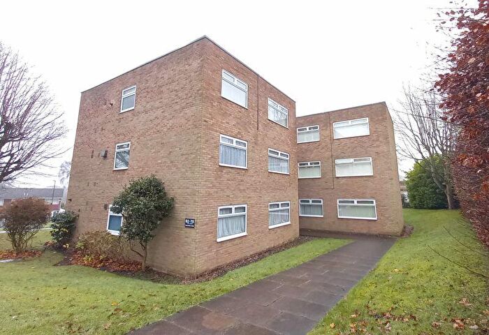 2 Bedroom Flat To Rent In Winchfield Drive, Birmingham, B17