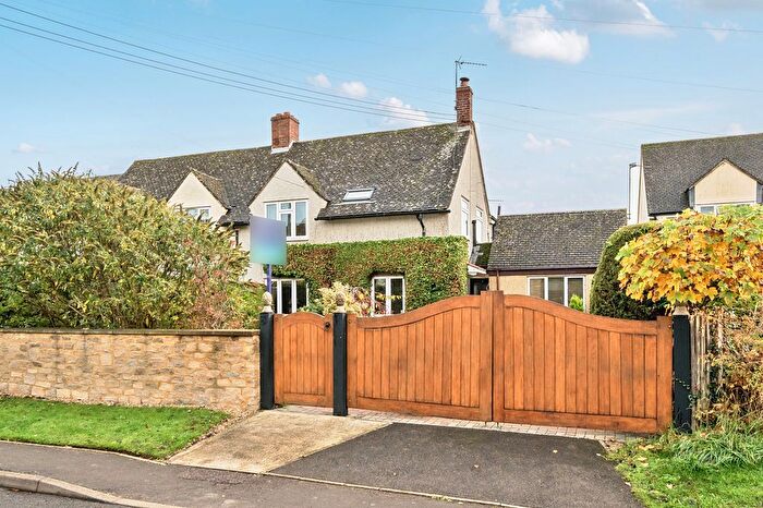 5 Bedroom Detached House For Sale In Bignell View, Bicester, OX26