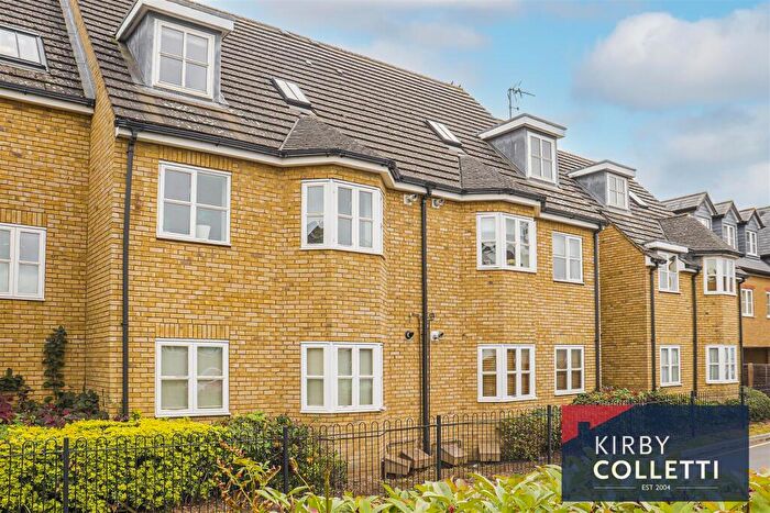 2 Bedroom Flat For Sale In Brocket Court, Hoddesdon, Hertfordshire, EN11