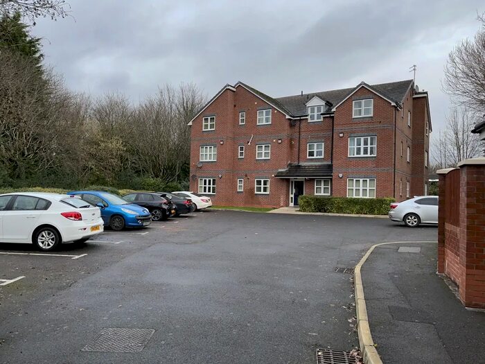 2 Bedroom Flat To Rent In Hawkhurst Court, Hawkhurst Park, Leigh, WN7