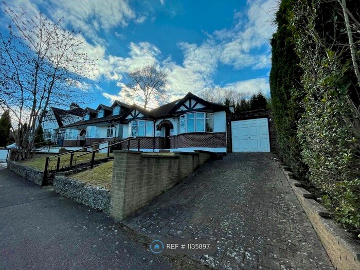 3 Bedroom Bungalow To Rent In Valley Road, Kenley CR8