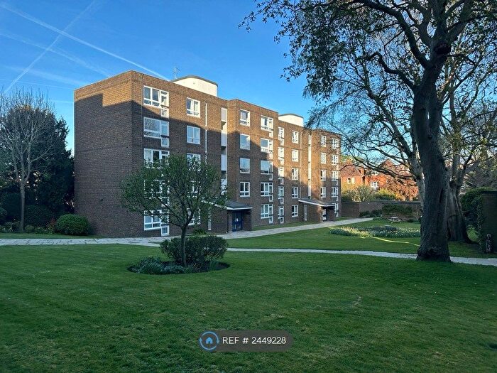 2 Bedroom Flat To Rent In Braemar, London, SW15