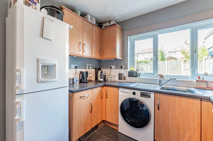 3 Bedroom Semi-Detached House For Sale In High Beech Road, Sundon Park, LU3
