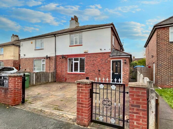 4 Bedroom Semi-Detached House To Rent In Oaklea Road, Sale, M33