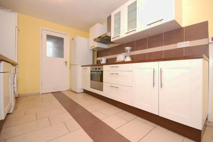 5 Bedroom Terraced House To Rent In Forest Lane, London E15