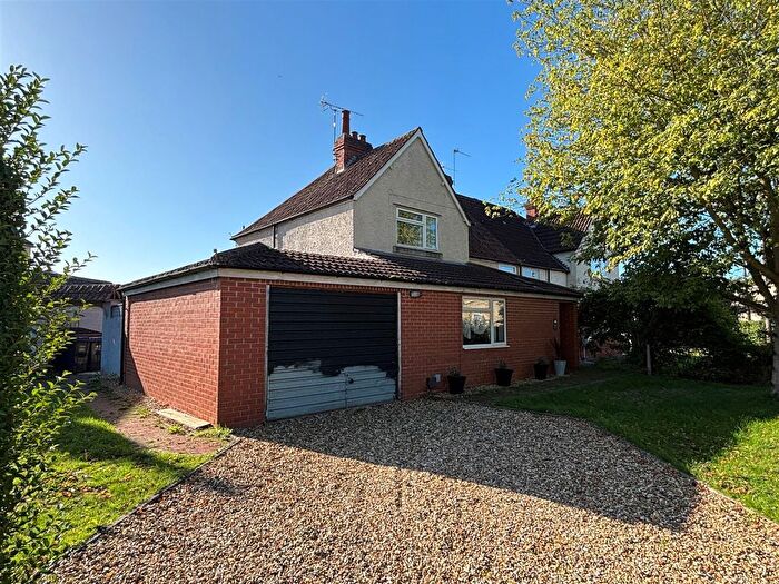 3 Bedroom Semi-Detached House For Sale In Sheldon Road, Chippenham, SN14
