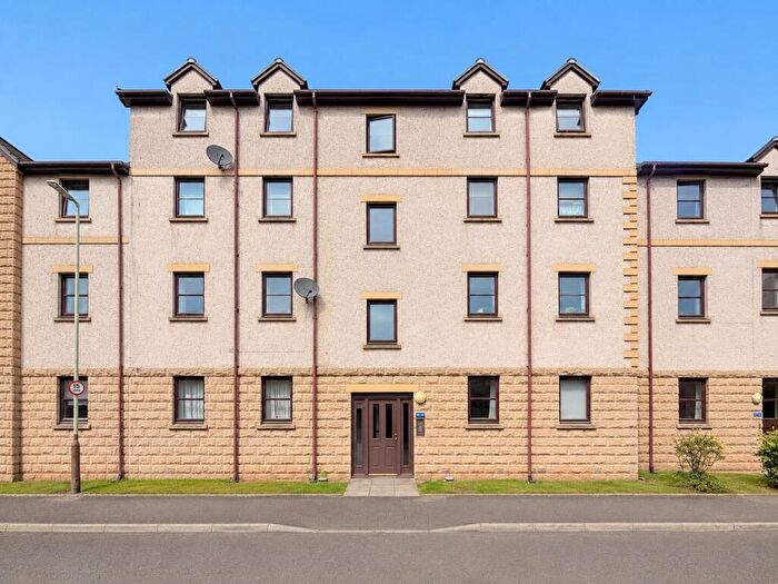 2 Bedroom Flat To Rent In Coach House Court, Perth, PH1