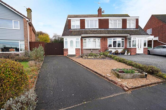 3 Bedroom Semi Detached House For Sale In Ashford Gardens, Whitnash, Leamington Spa, CV31
