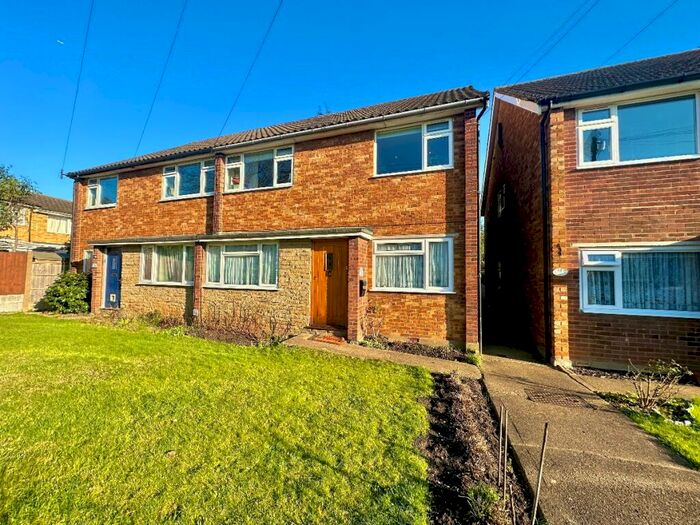 2 Bedroom Maisonette To Rent In Avenue Close, Harold Wood, RM3