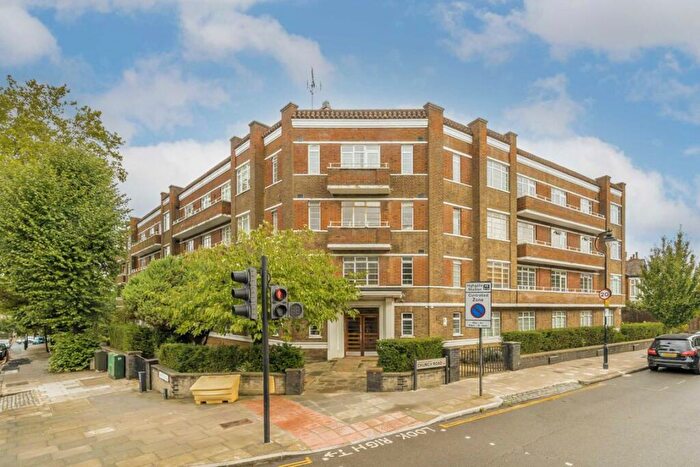2 Bedroom Flat For Sale In North Hill, Highgate, N6
