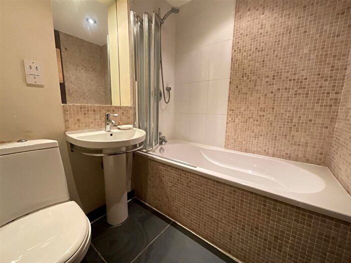 1 Bedroom Flat For Sale In Montpellier Terrace, Scarborough, YO11