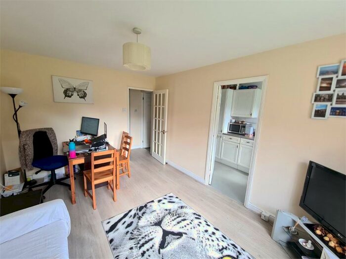 1 Bedroom Ground Flat To Rent In Simms Gardens, East Finchley, N2