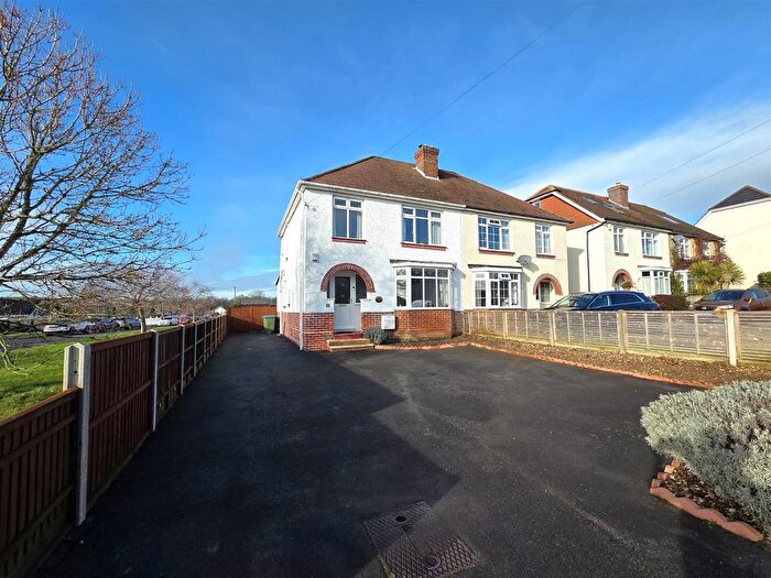 3 Bedroom Semi Detached House For Sale In Barnes Lane, Sarisbury Green, Southampton, SO31