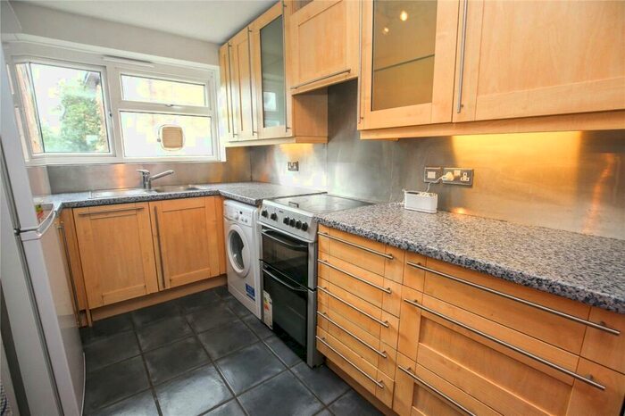 2 Bedroom Apartment To Rent In Warminster Road, London, SE25