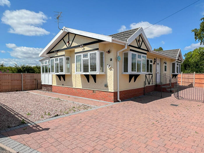 2 Bedroom Park Home For Sale In Kings Acre, Hereford, HR4