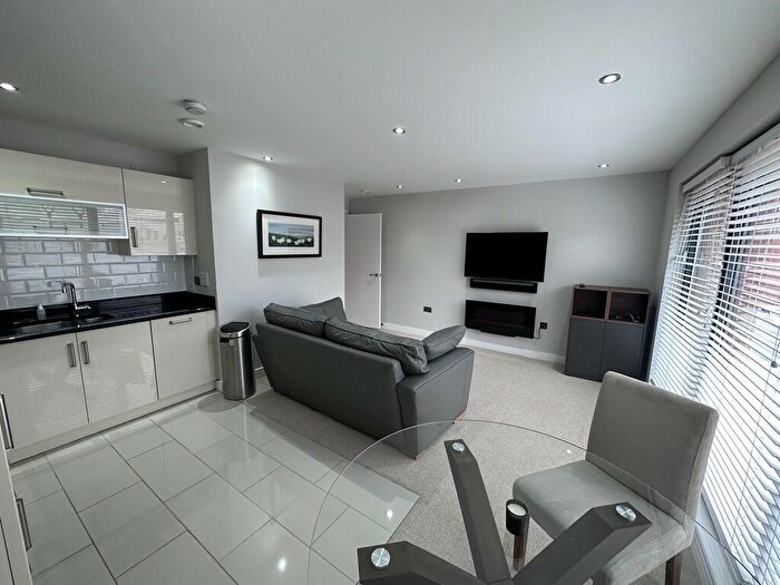 1 Bedroom Flat To Rent In The Chandlers, Leeds, LS2