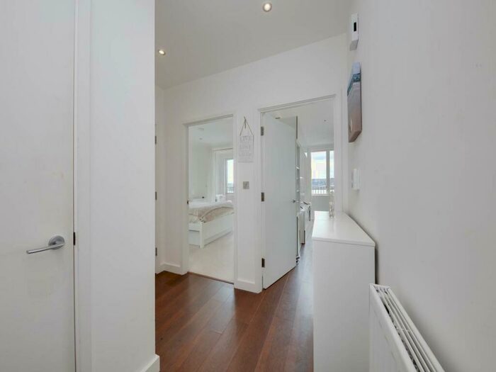 1 Bedroom Flat For Sale In Rendel Apartments, Lockside Way, Royal Docks, E16