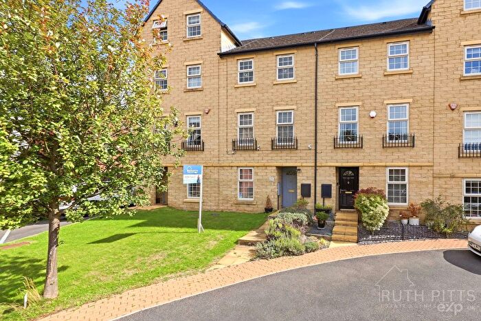 5 Bedroom Terraced House For Sale In Madison Close, Ackworth, WF7