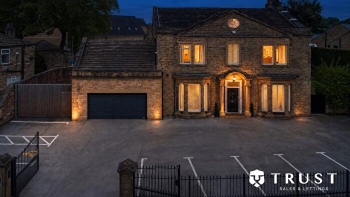 6 Bedroom Detached House For Sale In Station Lane, Birkenshaw, BD11